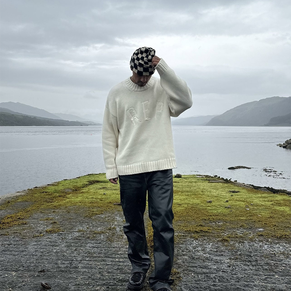 Otoño y invierno nuevo representante letras pegatinas bordadas suéter de cuello redondo suéter de tendencia suelta camiseta de punto