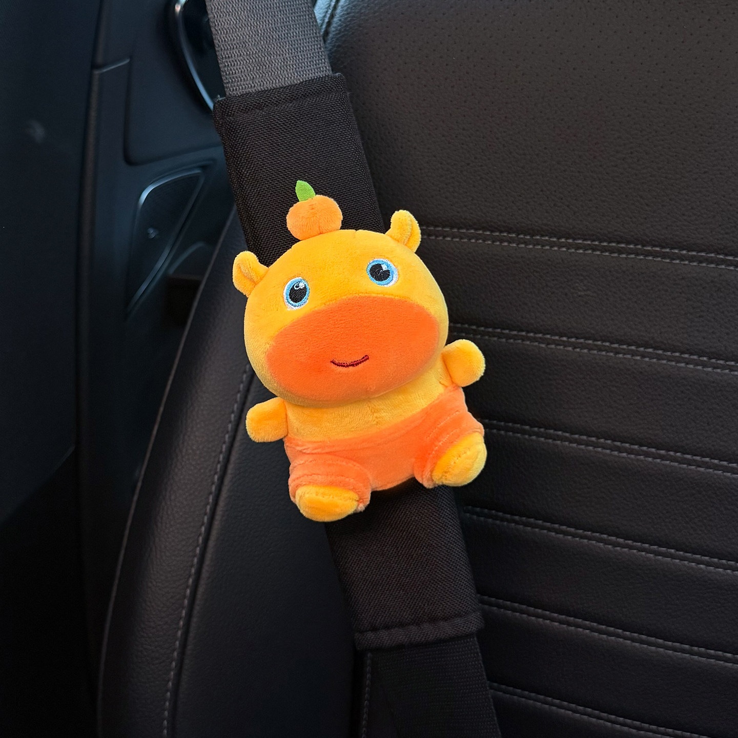 Capybara Lulu Car Seatbelt Shoulder Pads, Car Seatbelt Decoration, Anti-Wear Clothing, Cute Couple Set