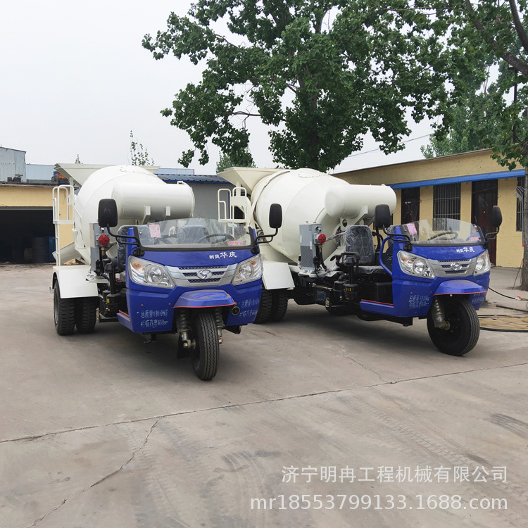 三轮搅拌罐车