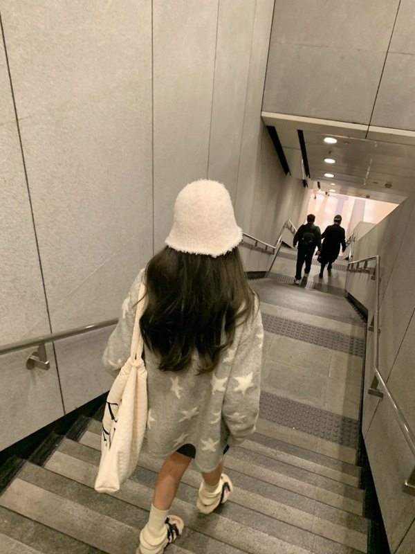 韩系翻领灰色针织开衫女2025初春季新款设计感慵懒风毛衣外套上衣|undefined