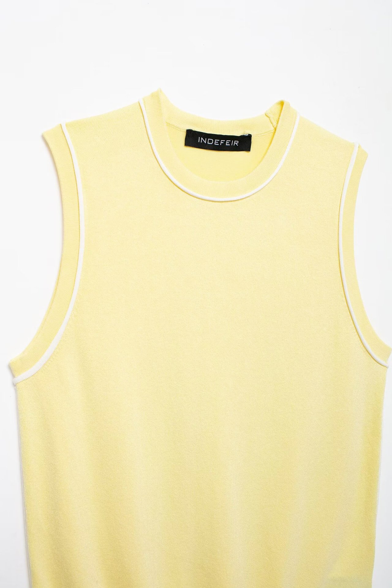 Vêtements pour cheveux extérieurs 2024 été nouvel article haut à aiguille plate à bordure de couleur contrastante pour femmes_voghion.com