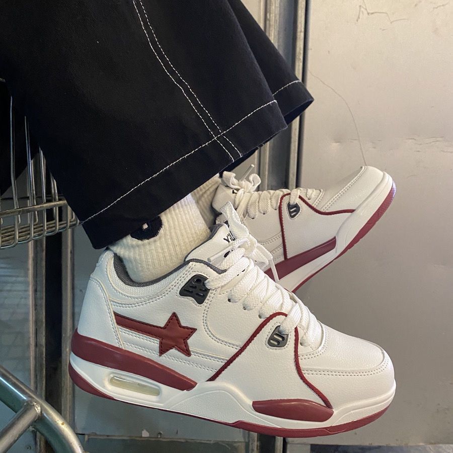 2024 verano nuevo chino rojo grueso aumento de altura zapatos casuales zapatos deportivos blancos estrellas cojín de aire pareja zapatos de patinaje mujeres