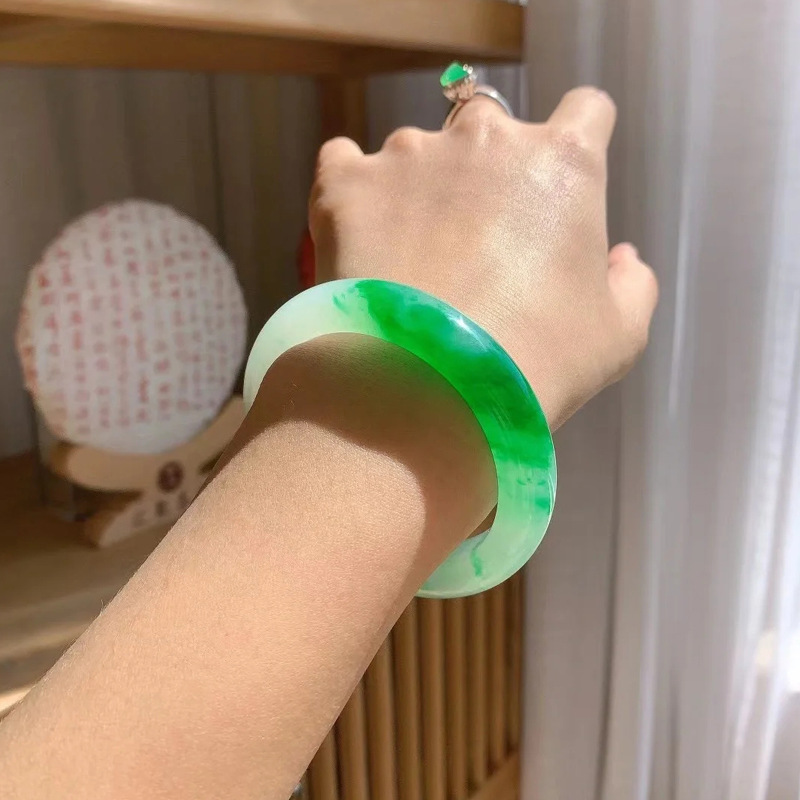 Prírodný barmský jadeitový náramok Jadeitový náramok_voghion.com