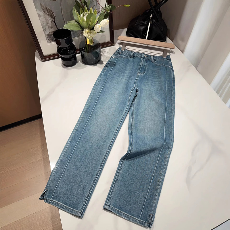 Trendy and Youthful! Super Stylish Women's Jeans 2026, Four-Way Stretch, Light Blue Cropped Pants for Petite Figures Trendy and Youthful! Super Stylish Women's Jeans 2026, Four-Way Stretch, Light Blue Cropped Pants for Petite Figures