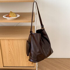 韓国版の新しいトートバッグ大容量レディースレトロダークパターンソフトレザーショルダーバッグ多用途スエード通勤大型バッグ女性用