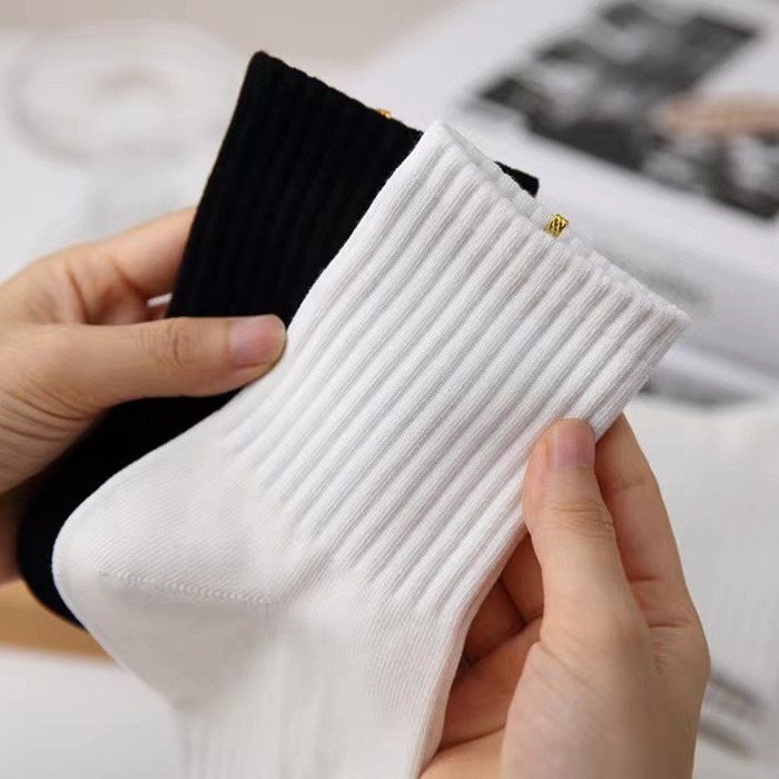 �ڰ״�ɫ��Լ����Ů�ﶬ��Ͳ��Ӻ��˶����⴩�����ٴ���������