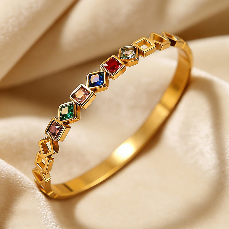 Factory direct cross-border wholesale high-grade titanium steel women's non-fading jewelry plated gold diamond titanium steel bracelet