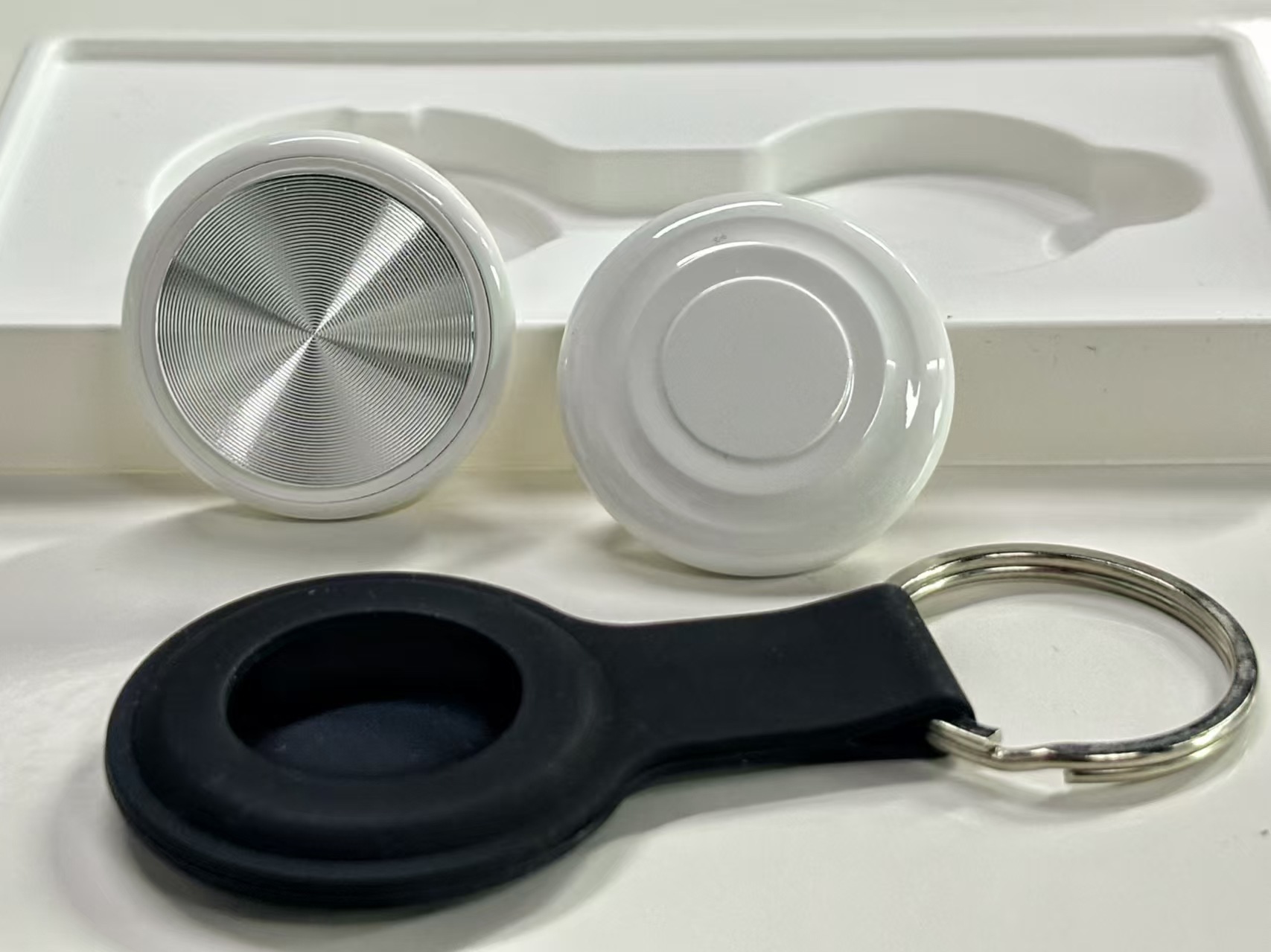 Cd pattern white plating + silicone cover [common to android and apple]