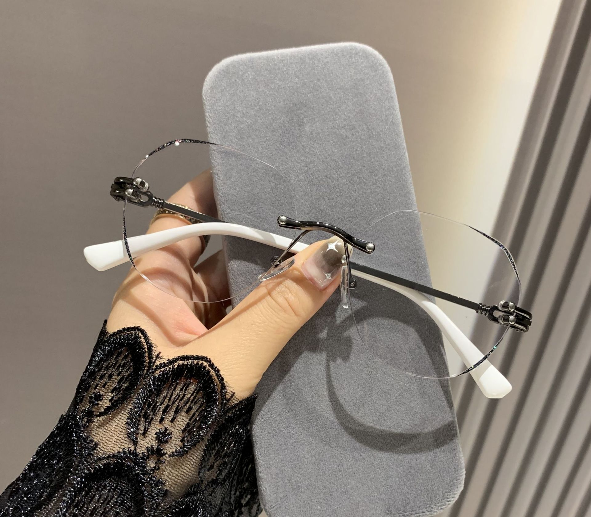 Gafas de presbiopía fotocrómica frameless moda recortar mujeres presbicia gafas día y noche de doble uso presbiópica gafas para los ancianos