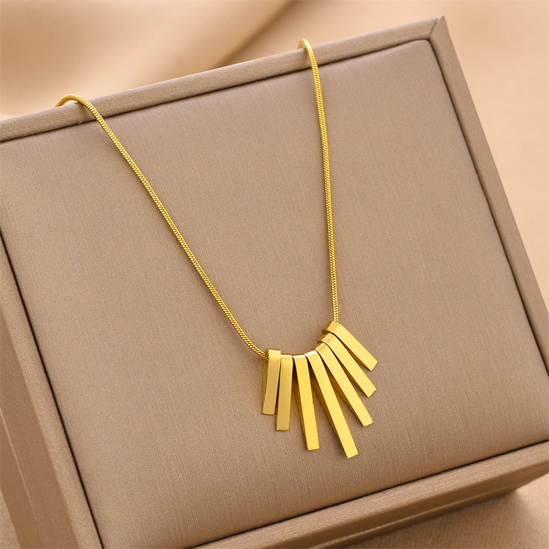 Collar de acero de titanio para mujeres simple y versátil estilo ligero de lujo nicho diseño de alta calidad no decoloración joyería de cadena de clavícula al por mayor