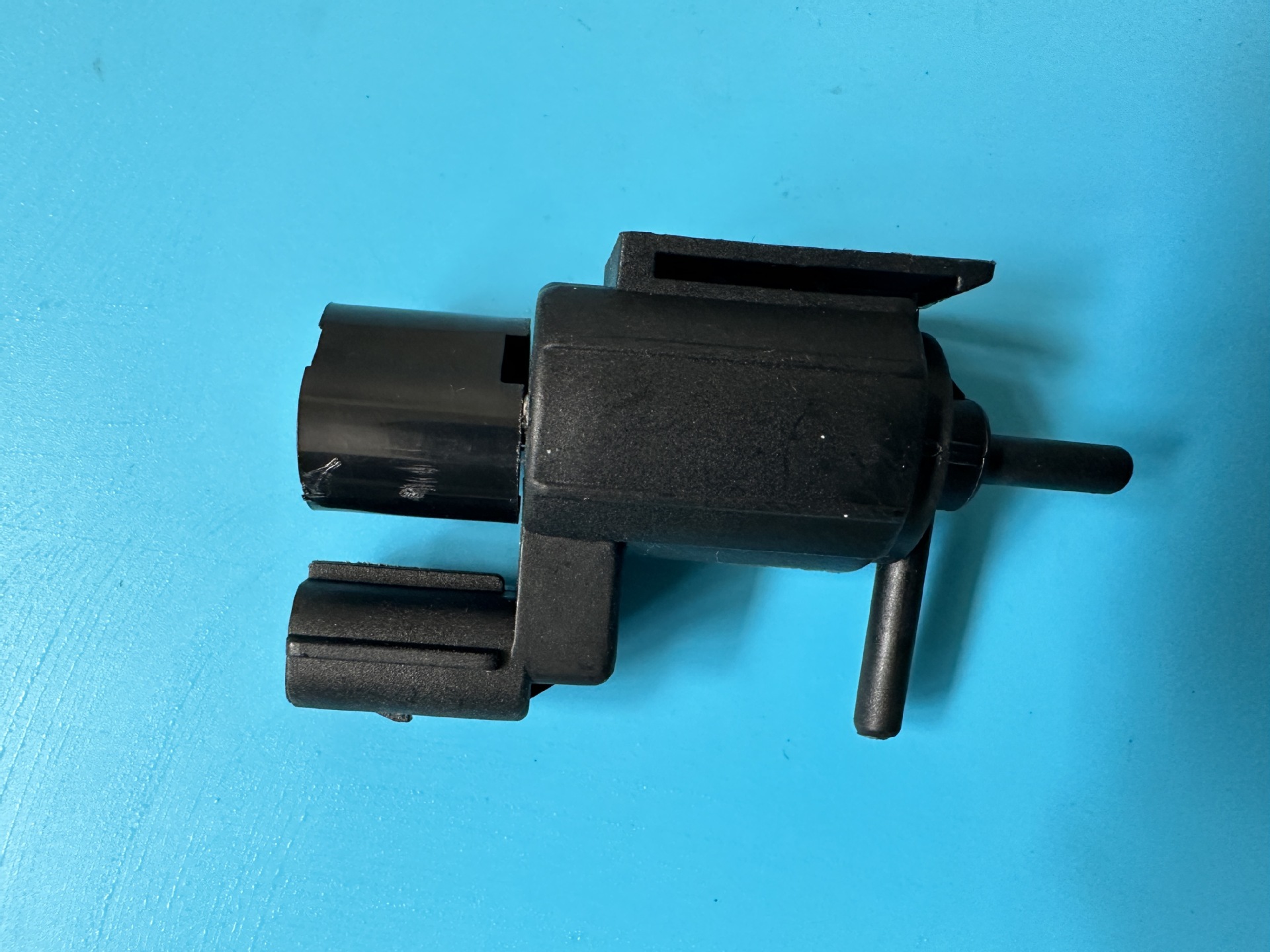 Four-wheel drive solenoid valve 4154221002 is suitable for Ssangyong Aiteng pickup truck, which is famous for Aiteng Road, Diresterwood