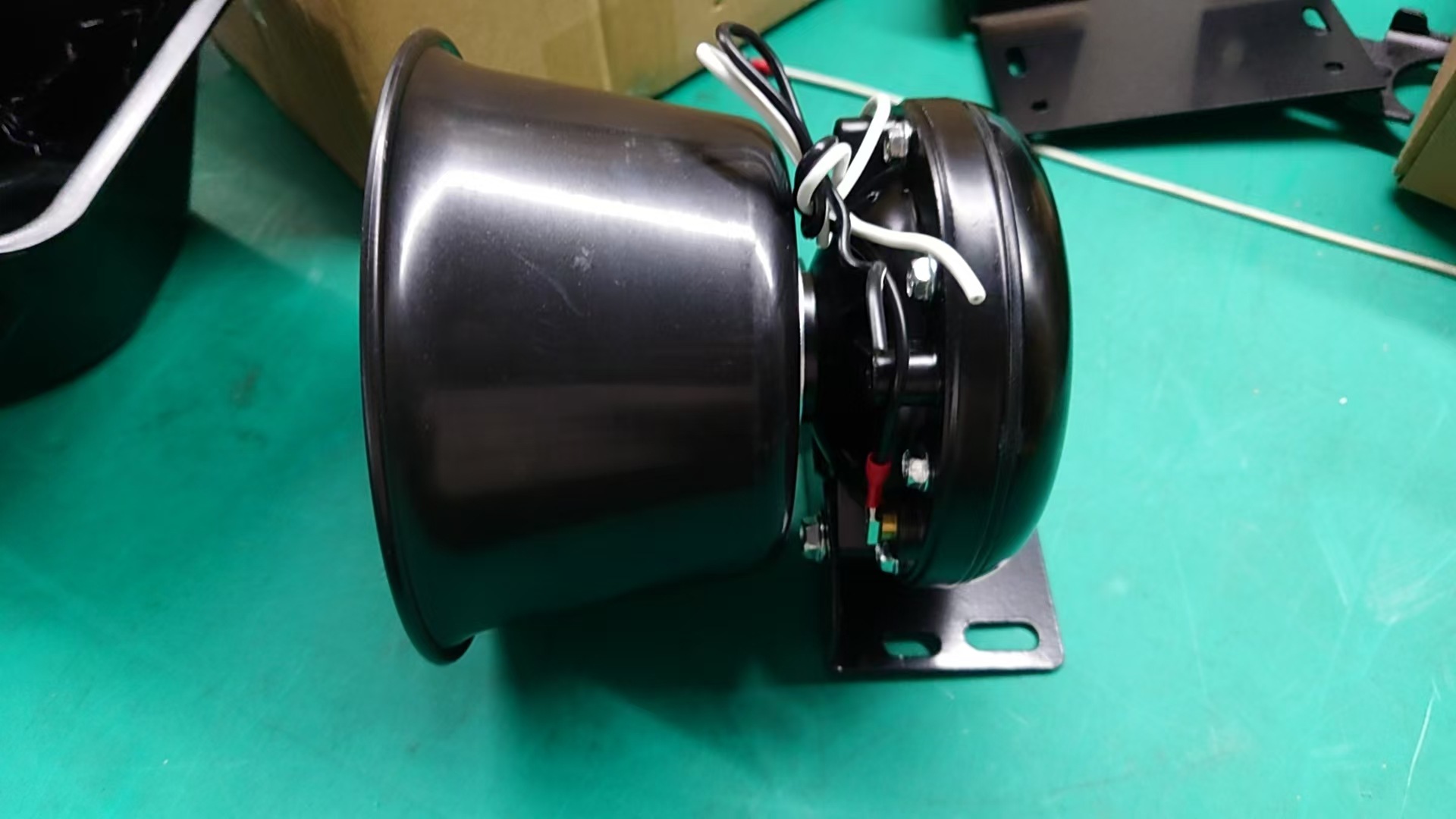 Cross-border 12V car alarm horn 300W high-pitched siren horn with round mouth design