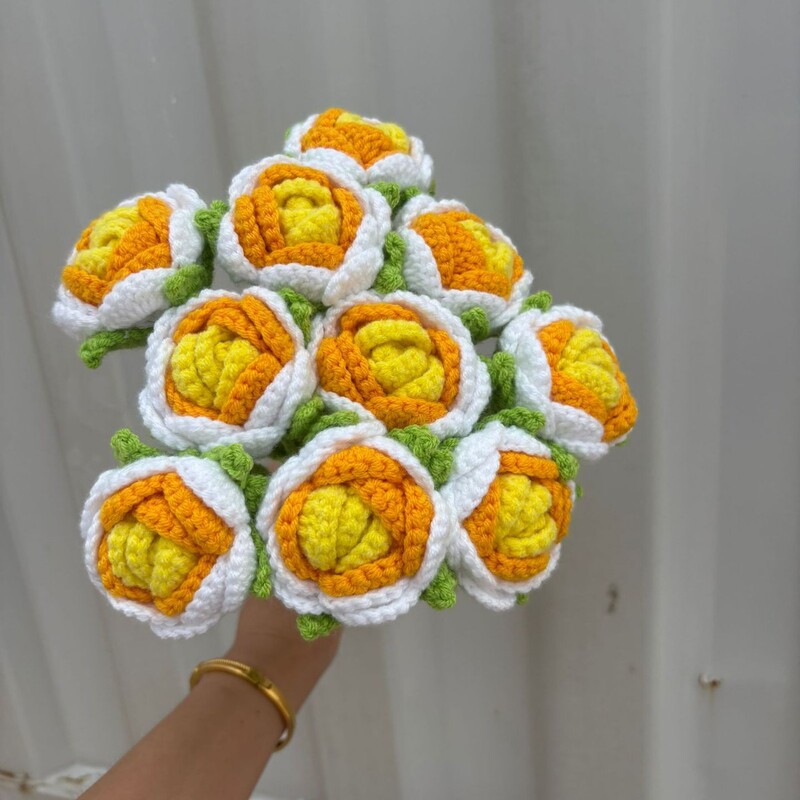 手作りのバラの花を編む手作りの花|undefined