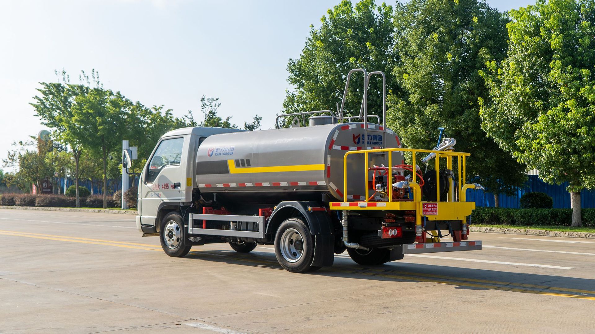 Construction Site Dust Removal Blue Brand Sprinkler Truck Large Greening Sprinkler Truck Multifunctional Fog Cannon Sprinkler Truck for Sale Price
