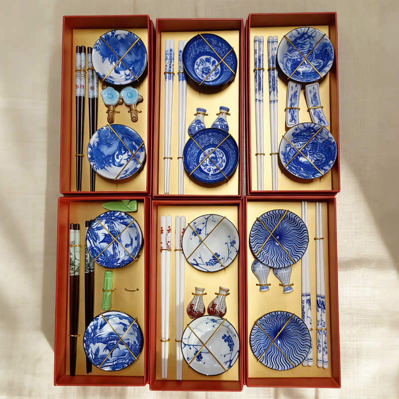 Chinese Style Ceramic Bowl and Chopsticks Gift Box Set Traditional Blue and White Porcelain Tea Bowl and Plate Antique Style Gift Travel Souvenir