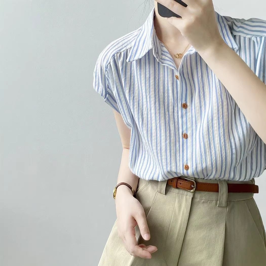 Áo sơ mi nữ tay ngắn sọc xanh phong cách Pháp, tay phồng nhẹ, dáng rộng thoải mái — sọc xanh chi tiết 2