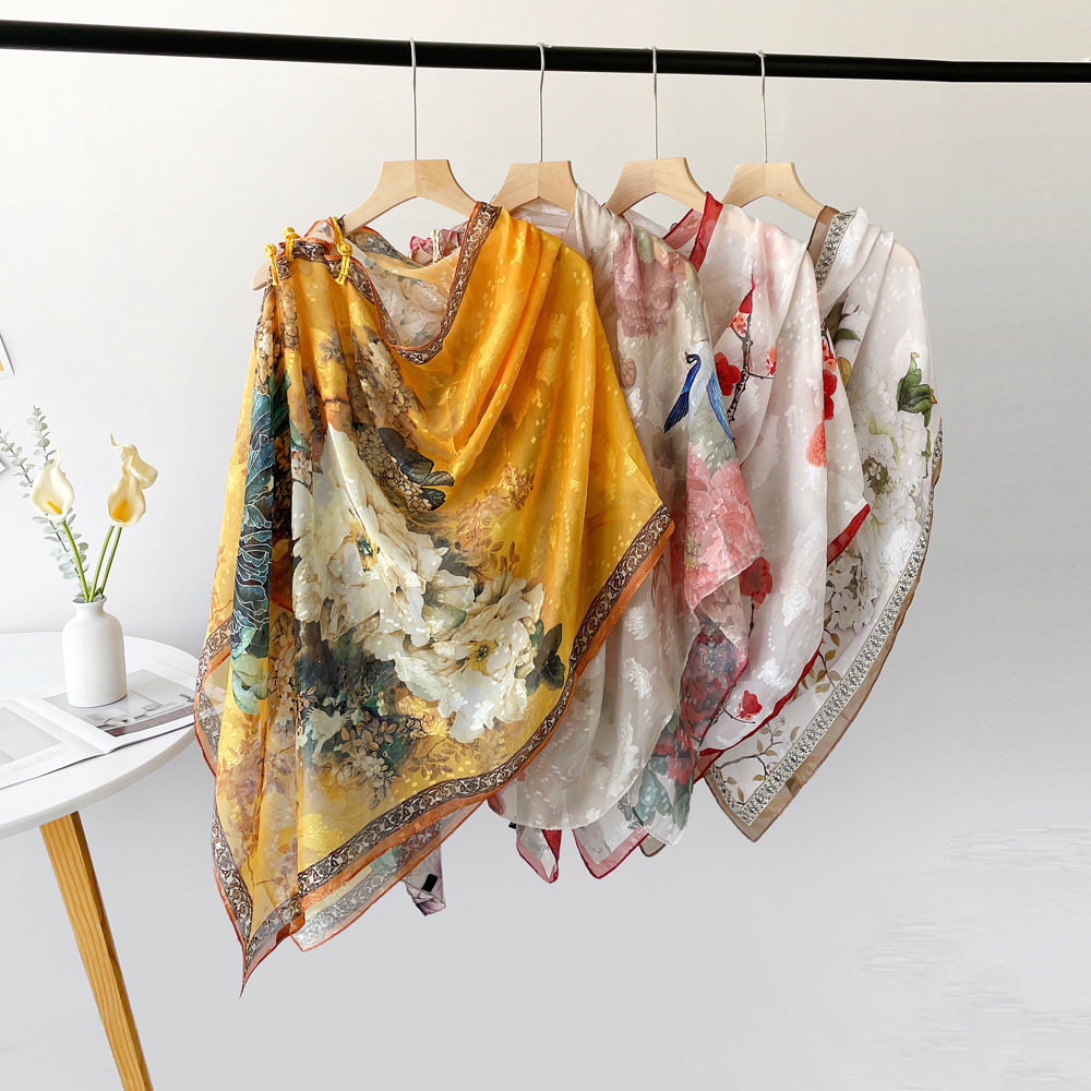 Neuer Sonnenschutz-Schal aus hohlem Seidenschal für Damen mit Pfingstrosen-Print in Gold_voghion.com