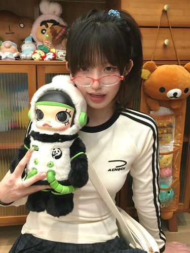 [210g, 40-count Faux Cotton] Embroidered Crew-Neck Long-Sleeve T-Shirt for Women, Patchwork Design with Three Stripes, Slim-Fit, Cropped Style, Available in Apricot