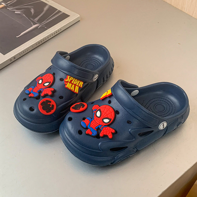 Children's hole shoes boys slippers summer cartoon boys sandals home step on shit feeling medium and large children's sandals girls