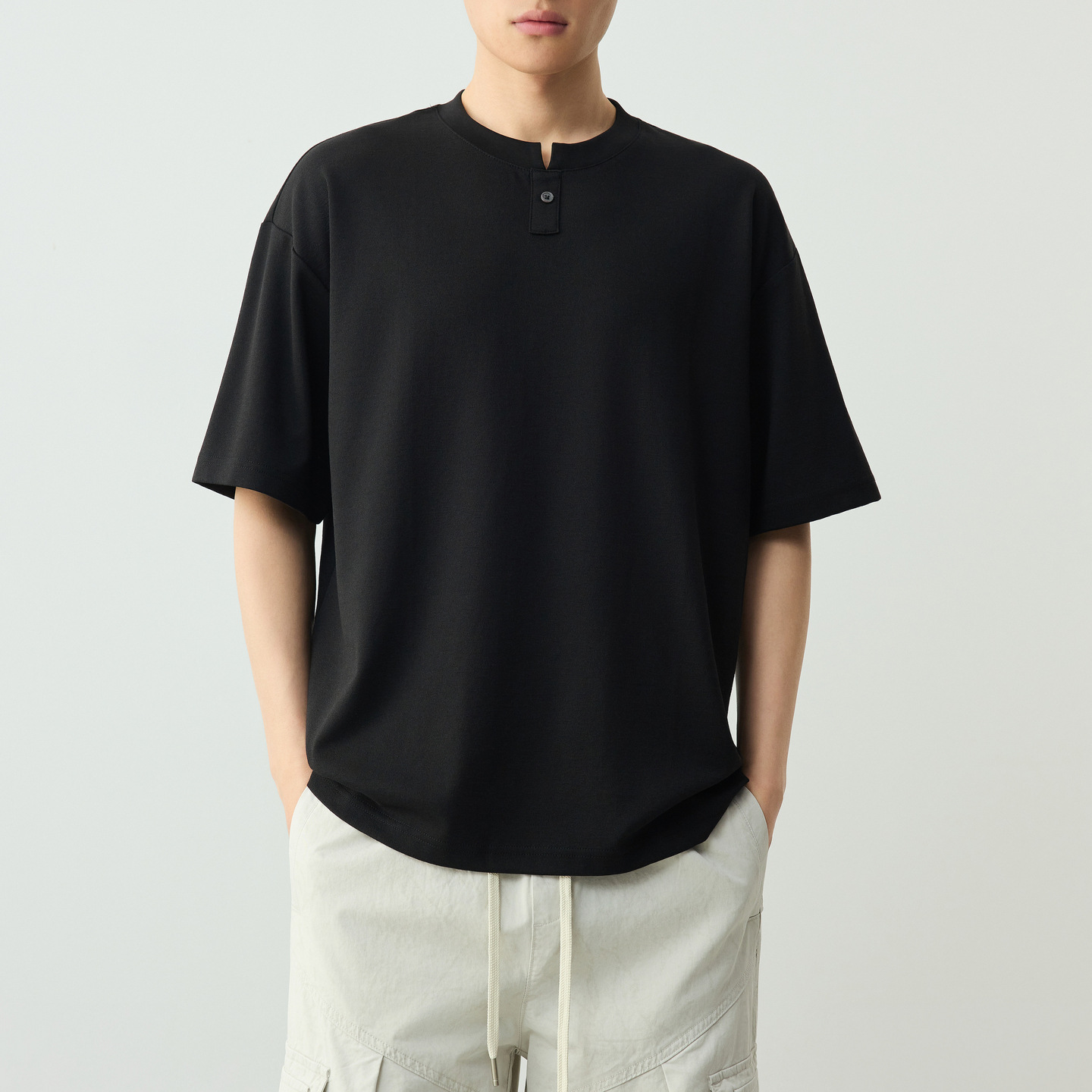 Áo thun nam ngắn tay cổ tròn chất liệu cotton pha, kiểu dáng cơ bản — đen
