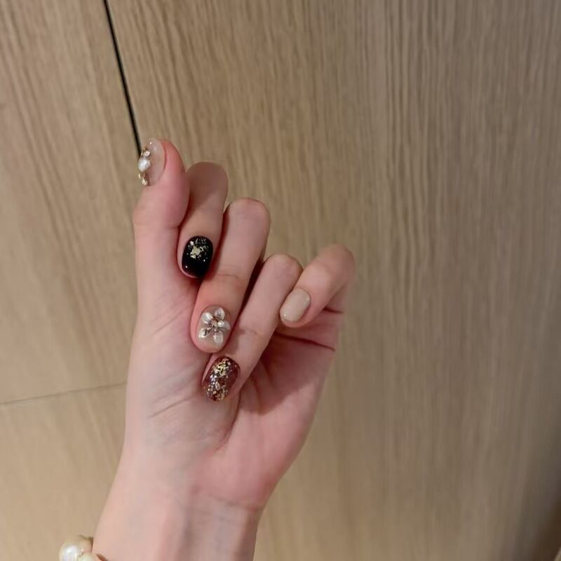 New autumn/winter collection: Baroque black and gold 3D floral nail art, exuding elegance and sophistication, with a stunning, ethereal look. These handmade press-on nails are incredibly beautiful