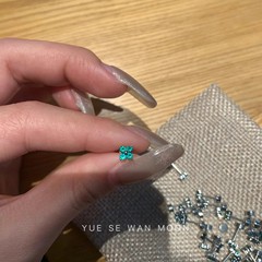 如薄荷清茶~mini四叶草耳骨钉钛钢小巧耳蜗钉高级感耳钉女不掉色