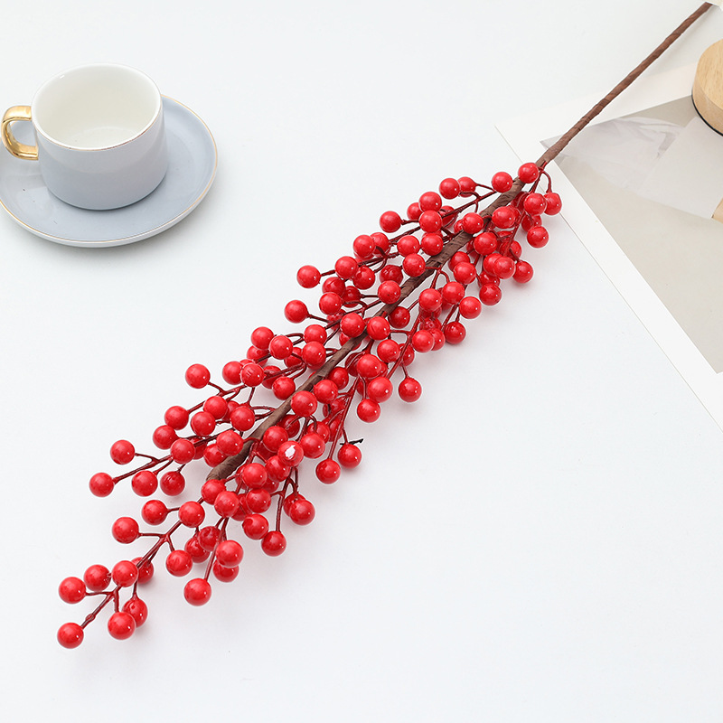 Decoración floral artificial con bayas rojas, arreglo festivo de Navidad o Año Nuevo