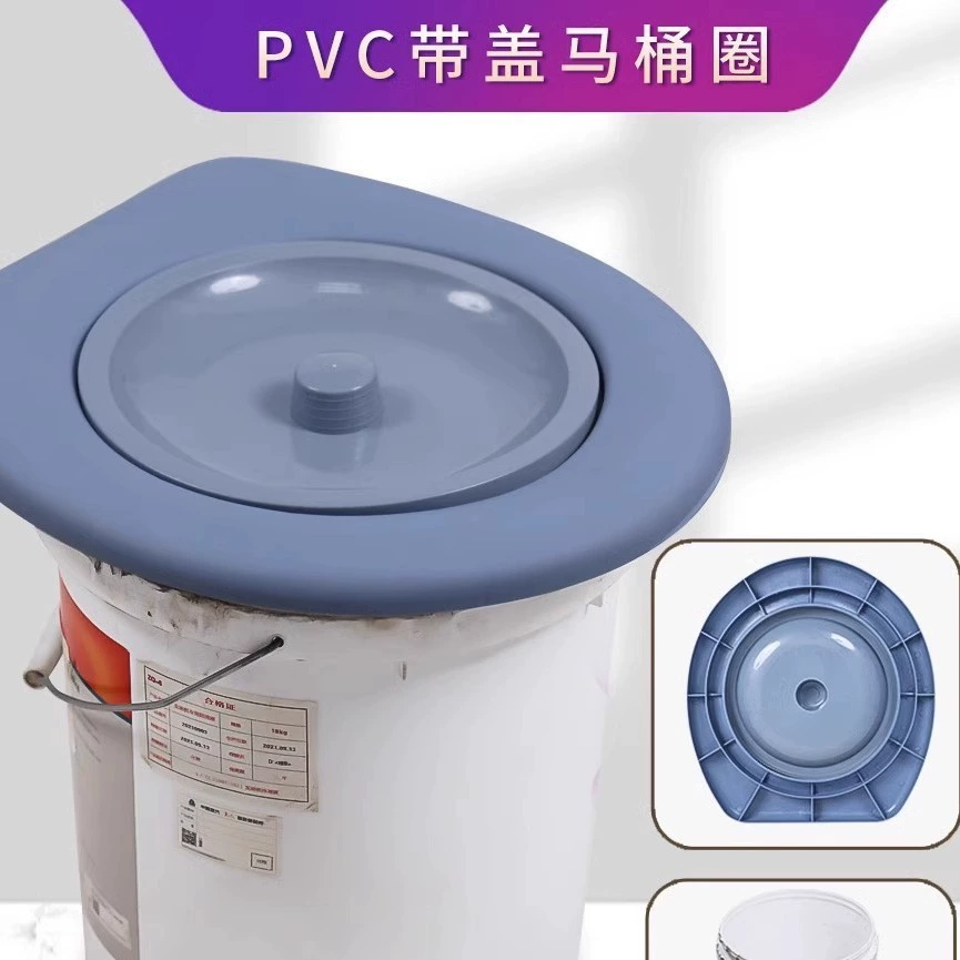 Ушная крышка унитаза сидит, старик сидит и перемещает унитаз