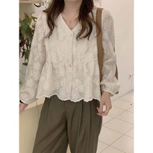 2022早秋新款韩系甜美超仙衬衫V领蕾丝娃娃衫温柔风重工刺绣上衣