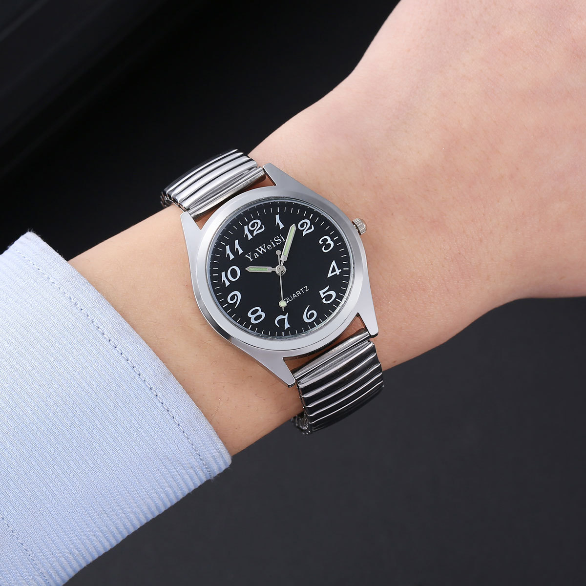 Suministro de stock caliente de mediana edad y mayores reloj elástico gran número de vida impermeable nocturna reloj de cuarzo al por mayor