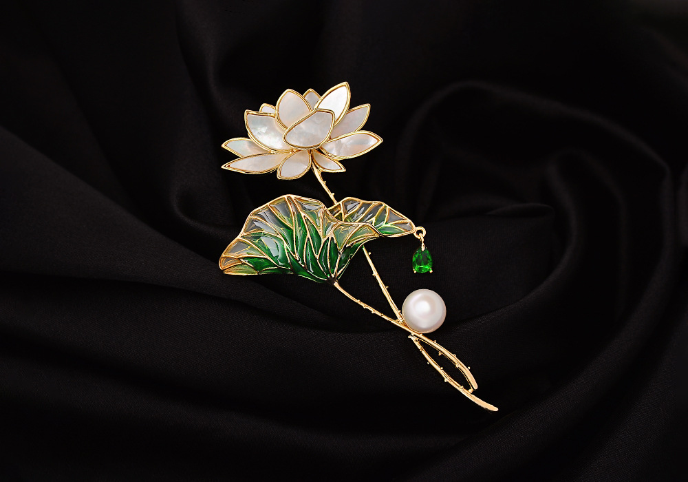 White Mother-Of-Pearl Lotus Brooch, Green Enamel Lotus Leaf Freshwater Pearl Pin, New Chinese Style Elegant Brooch for Qipao Wholesale