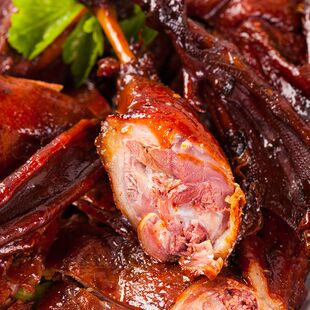 Whole Beijing Roast Duck Ready-To-Eat Crispy Old Beijing Specialty Hand-Shredded Duck Delicatessen Fresh Duck Meat Snacks China