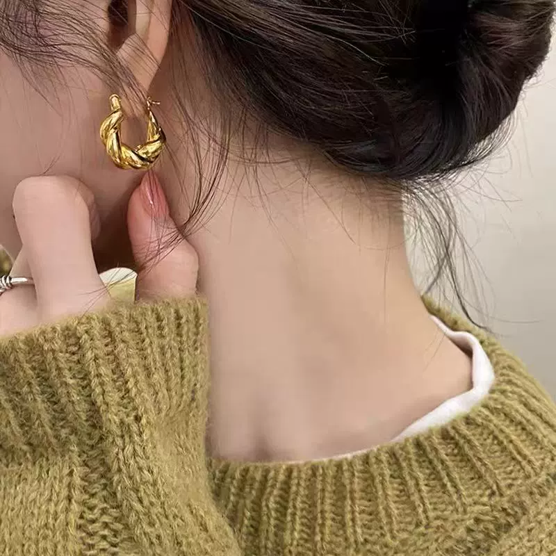 Серебряная игла, золотые универсальные ретро серьги, серебро 925 образец, интернет-знаменитость, стиль легкой роскоши, стиль высокого качества, яркий запоминающийся стиль