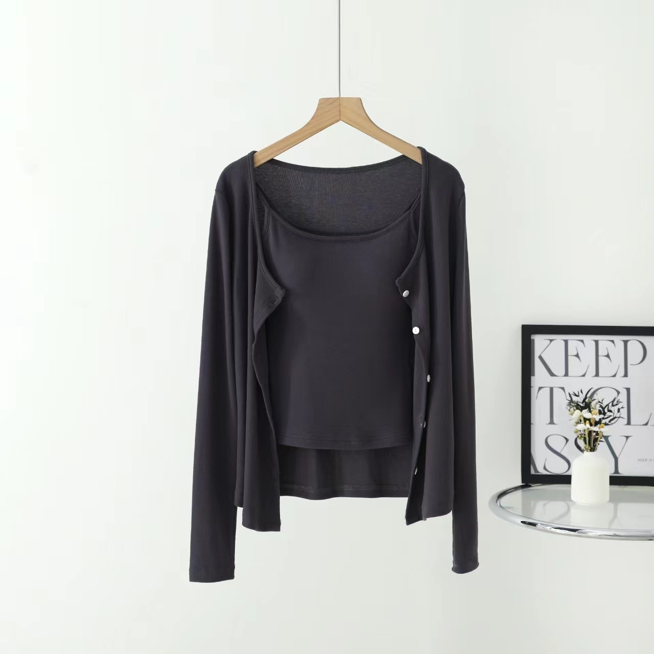 Темно-серый