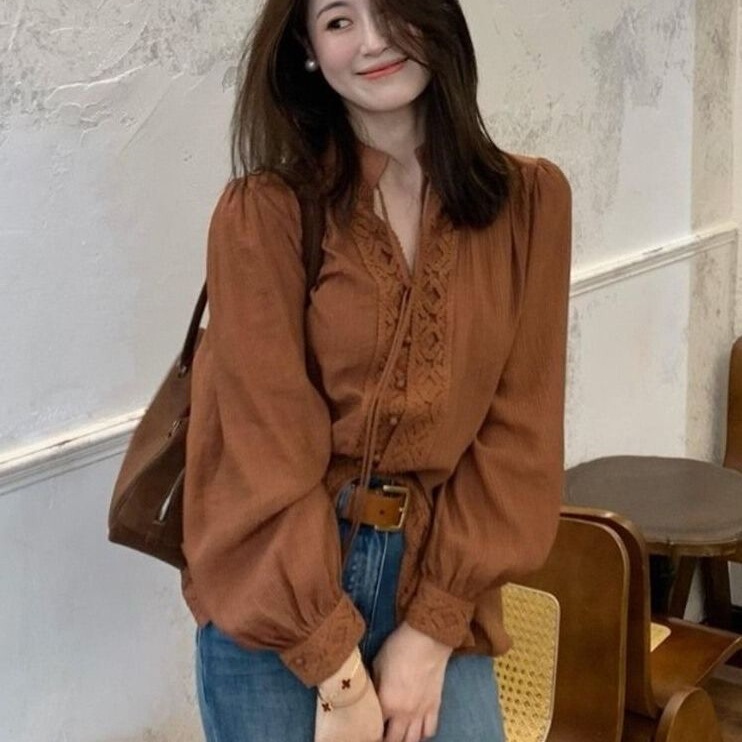 French-Style Chic and Beautiful Design Niche Top, Fashionable Slim-Fit Coffee-Colored Lace-Trimmed Long-Sleeve Shirt for Women, Spring 2026 French-Style Chic and Beautiful Design Niche Top, Fashionable Slim-Fit Coffee-Colored Lace-Trimmed Long-Sleeve Shirt for Women, Spring 2026