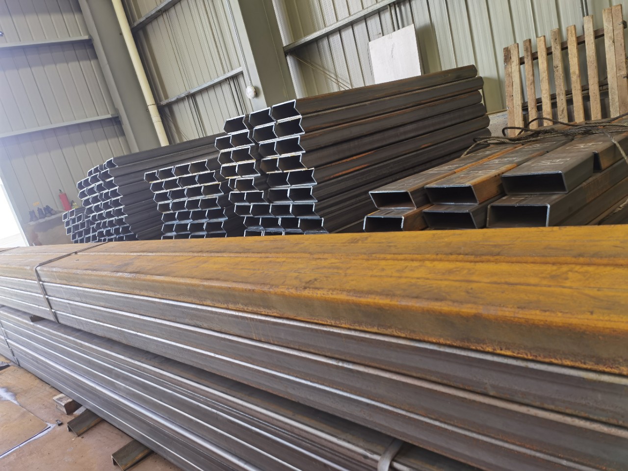 激光切管机切割角钢槽钢圆管