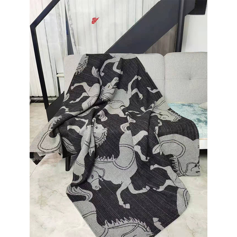 Double-sided woolen duvet