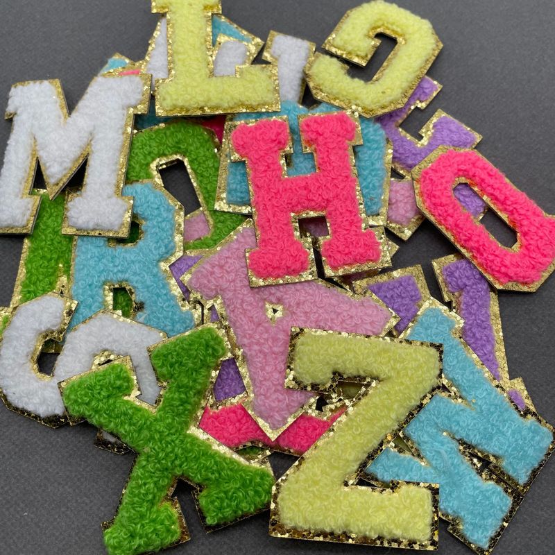 金辺のシェニールの英語の文字のパッチは自ら刺繍のタオルの刺繍の服装のアクセサリを貼ります。|undefined