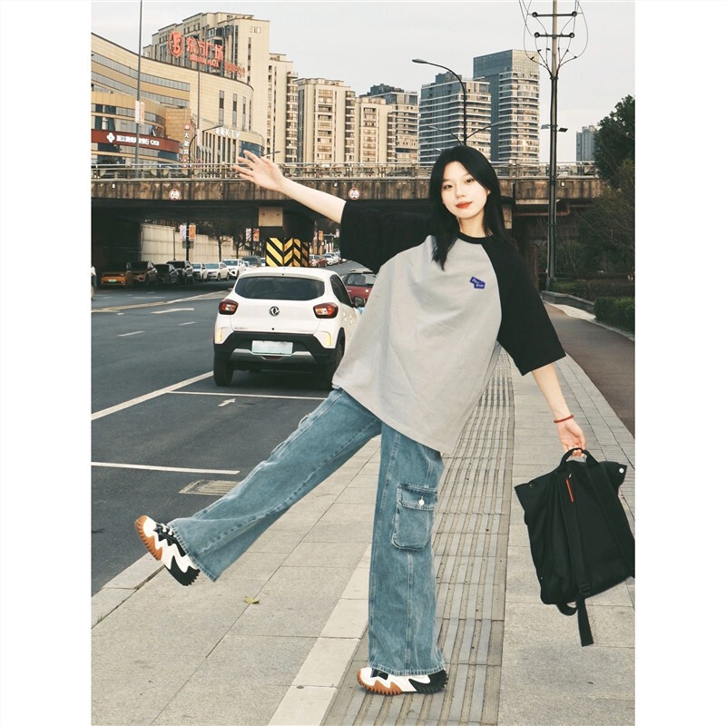 American Retro Shoulder Short-sleeved T-shirt Women's Summer 2024 New Design Sense Niche Loose Unique Chic Top