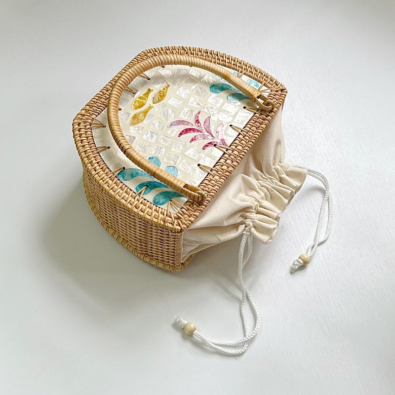 Vintage Style, Beach Style Women's Medium Straw Flower Vintage Style Beach Weave String Straw Bag