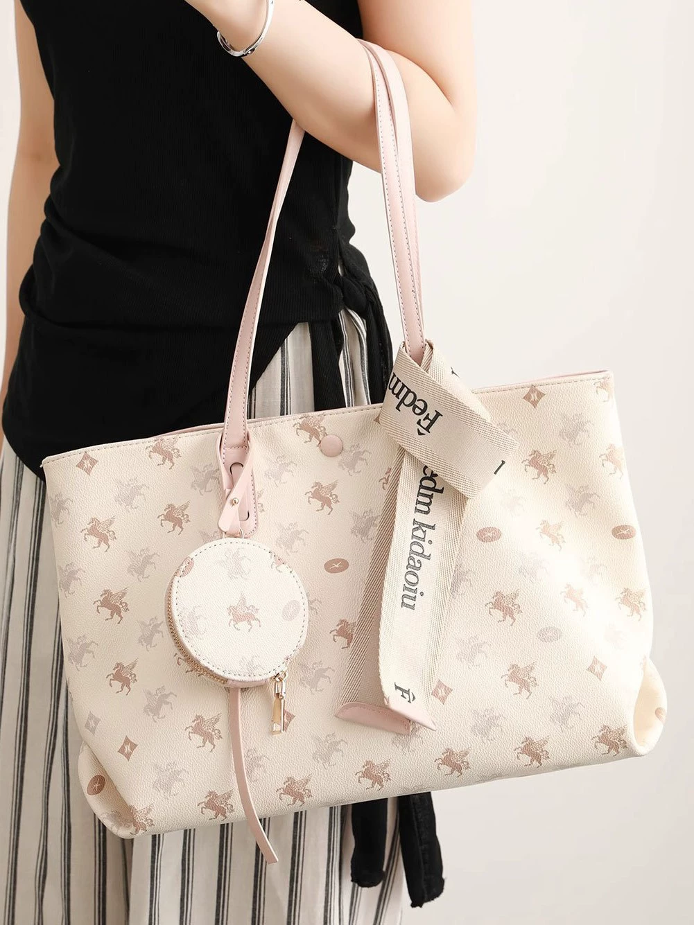 Capacious one-shoulder bag, for students