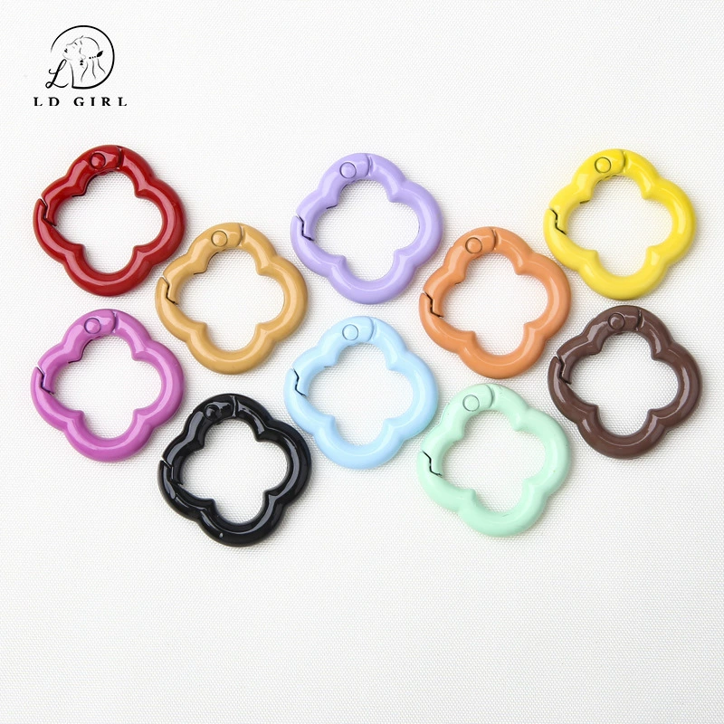 Small square metal accessory, accessories, keychain, four-leaf clover