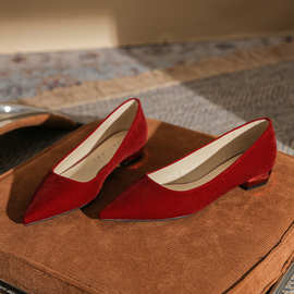 2211法式尖头红色平底鞋女2024年新款低跟婚鞋浅口不累脚粗跟单鞋