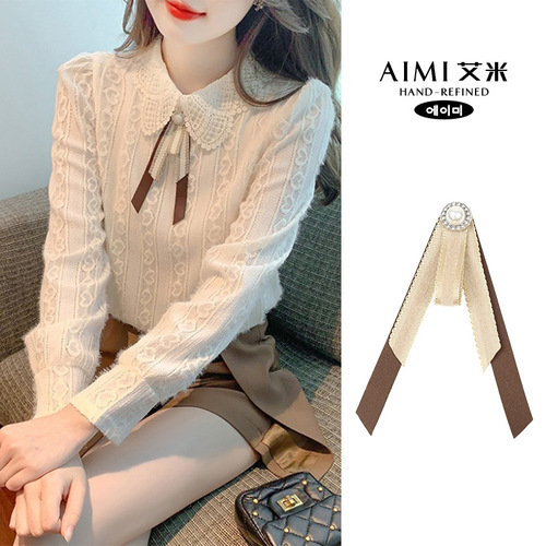 Lapel blouse with a British academic style, coffee brown color, featuring a vintage butterfly bow tie, collar flowers, and a pin accessory.