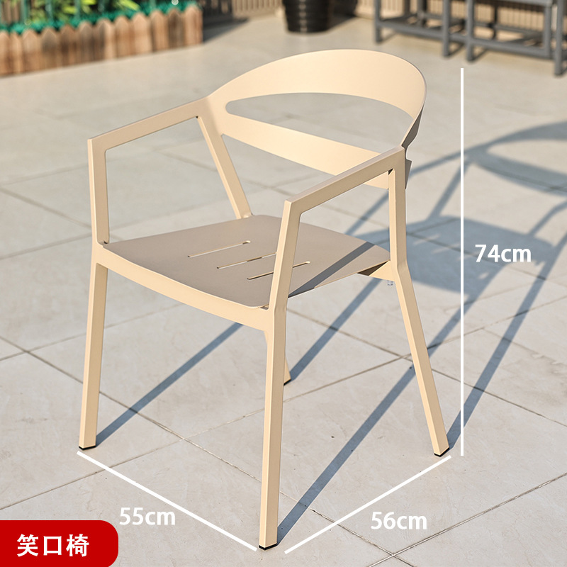 Mesas y sillas al aire libre nórdicas Patio de la villa Jardín Sillas de mimbre al aire libre Terraza de ocio Impermeable Protector solar Luz Lujo Mesas y sillas de alta gama