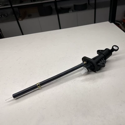10637088 6-Pin Clutch Master Cylinder Suitable for Roewe I5 Rx3 Rx5 Mg5 (Other brake systems)