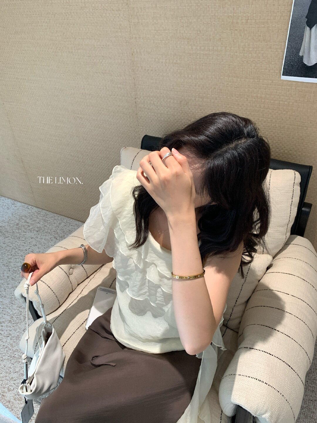 Áo sơ mi nữ một vai xếp tầng phối ren, tay ngắn, phong cách Hàn Quốc — màu đen, Màu cà phê, màu cam, màu mơ chi tiết 12