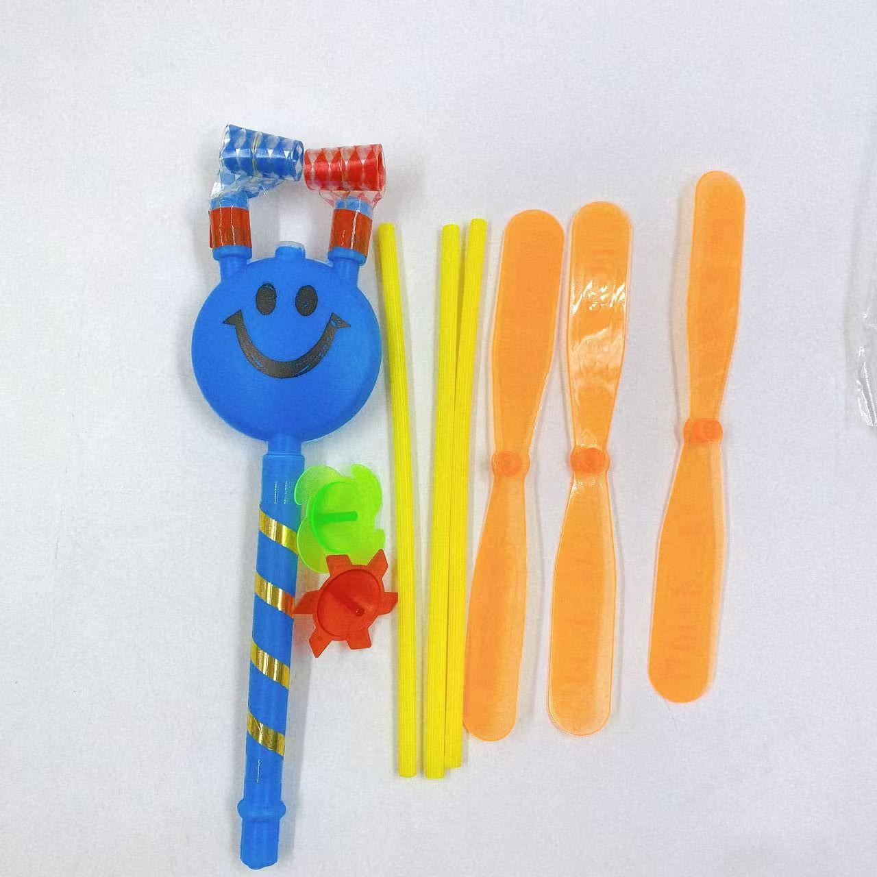 Juguetes para niños sonrientes dragones de bambú gran libélula pequeño conjunto de giroscopio atmósfera de fiesta de cumpleaños accesorios estand 2 yuanes