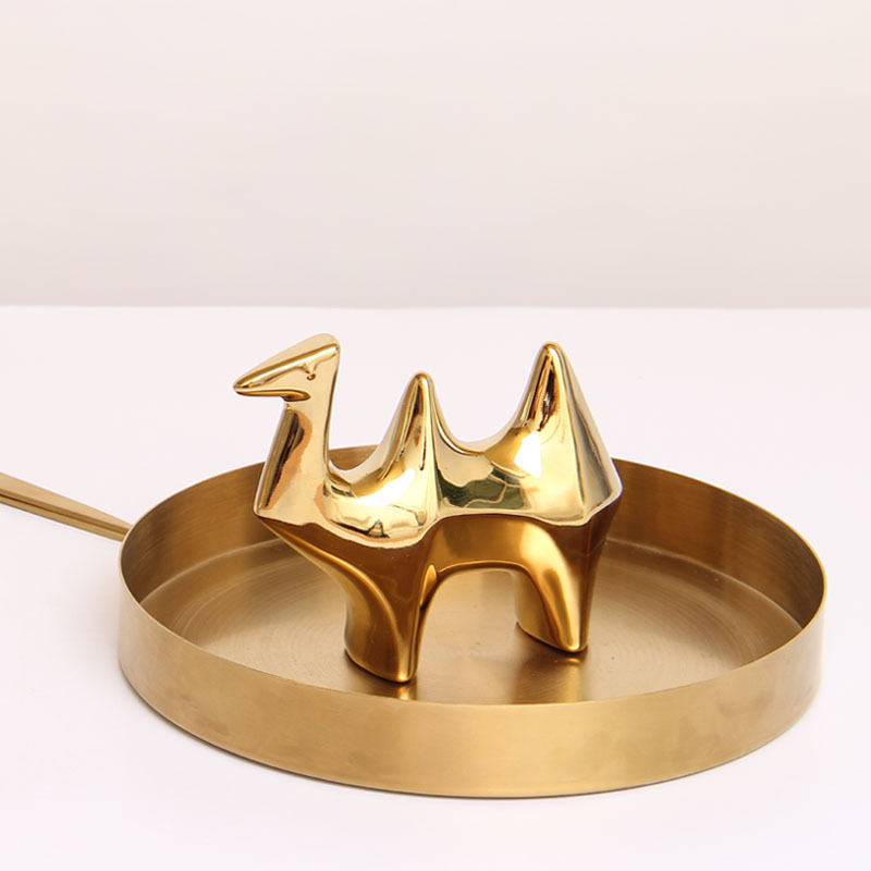 Decoración de camello de cerámica creativa dorada decoración del hogar sala de estar vinos gabinete de televisión decoración de porcelana pequeña decoración
