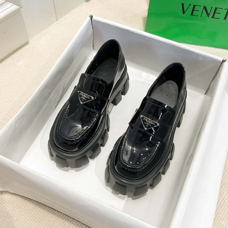 재고 있음~32-43 사이즈 디자인감 있는 여성용 가죽 신발, 삼각형 로고, 키높이 두꺼운 밑창 플랫폼 로퍼